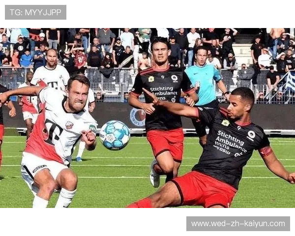 球队激烈竞争出线名额，最后一轮成为决定性战役，小组出线的球队